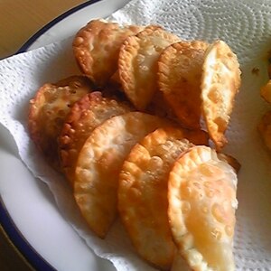 おやつに。残った餃子の皮で、りんごパイ☆